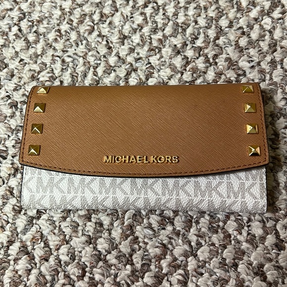 Michael Kors wallet - Picture 1 of 3